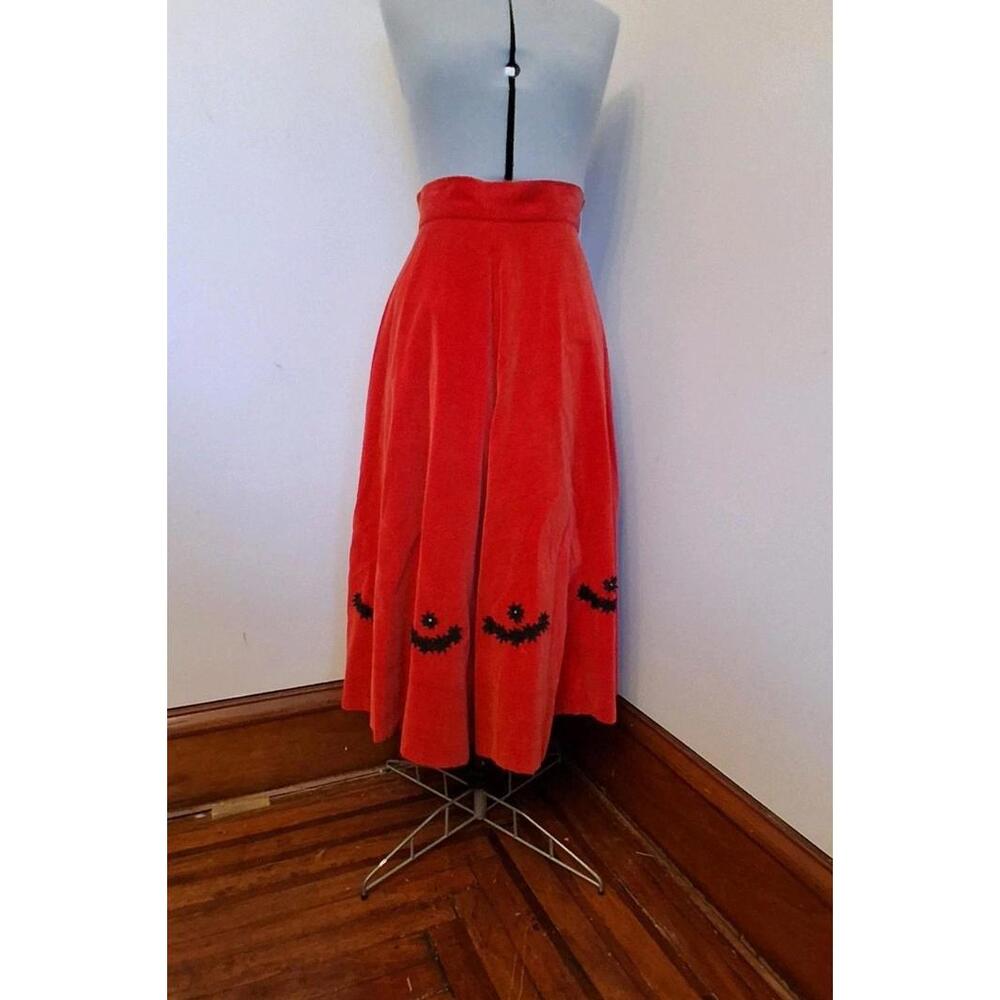 1950s Vintage Red Velvet Half Circle Skirt Lace Appliqué Christmas Skirt Sz S